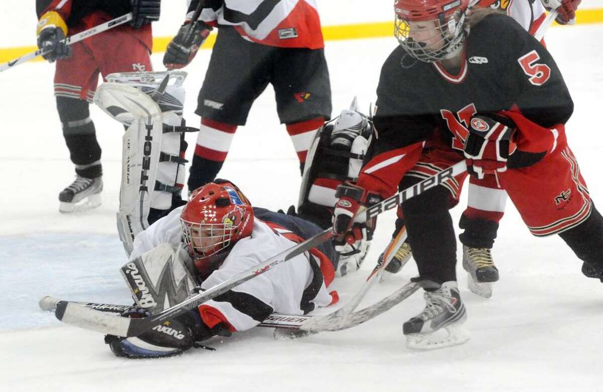 New Canan girls hockey suffers first loss, falls at Greenwich