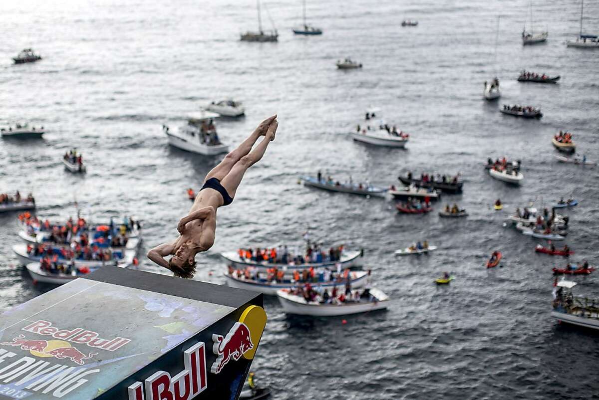 Amazing photos of daredevil cliff divers