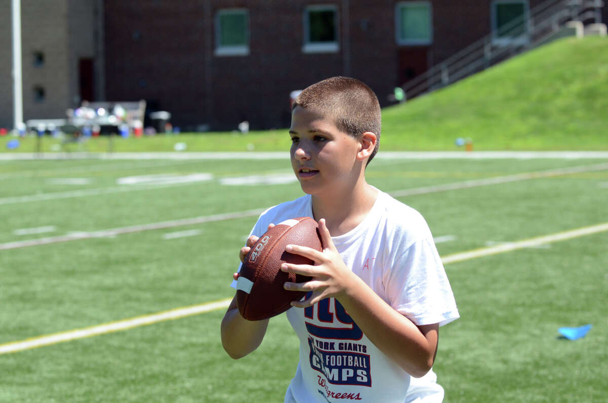 New Canaan and Darien youth football players enjoy New York Giants camp