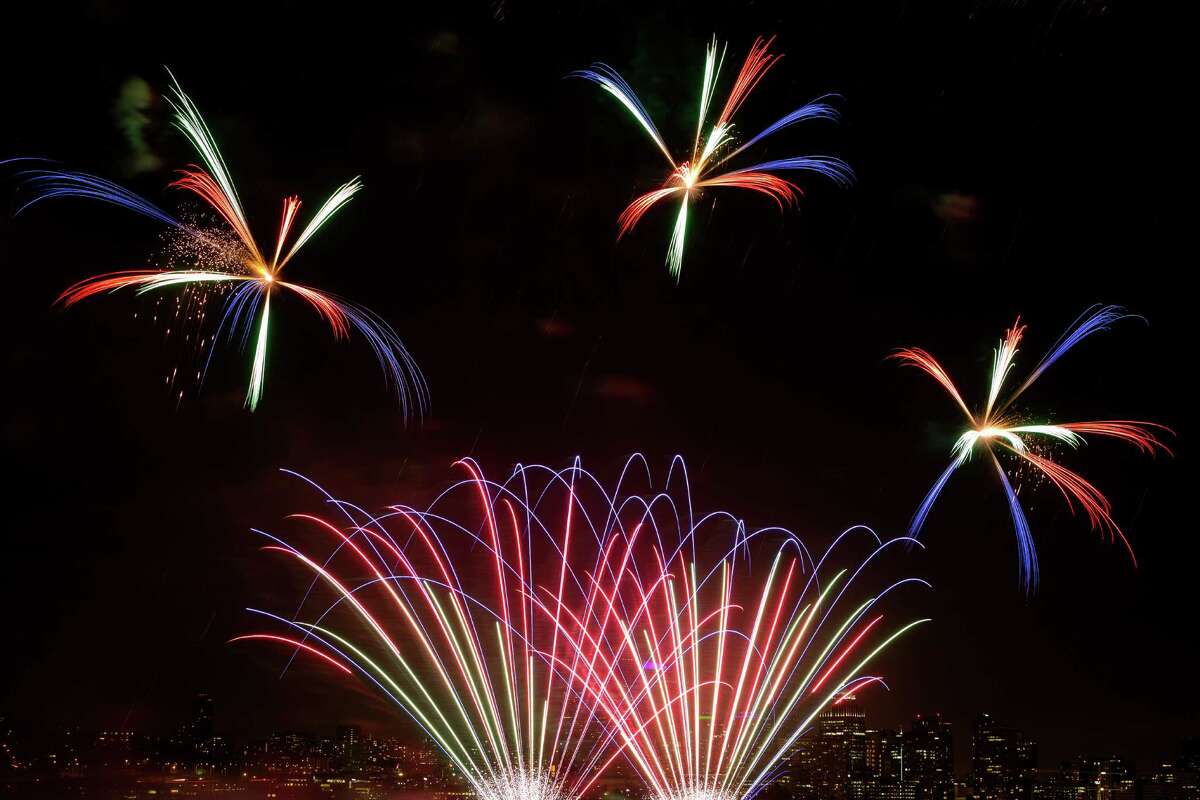 Fireworks light up Lake Union