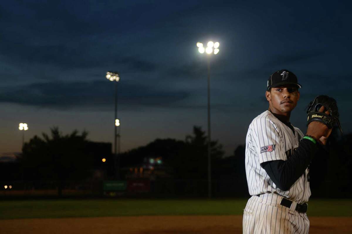 Pete Rose manages Bridgeport Bluefish for a day, not worried about