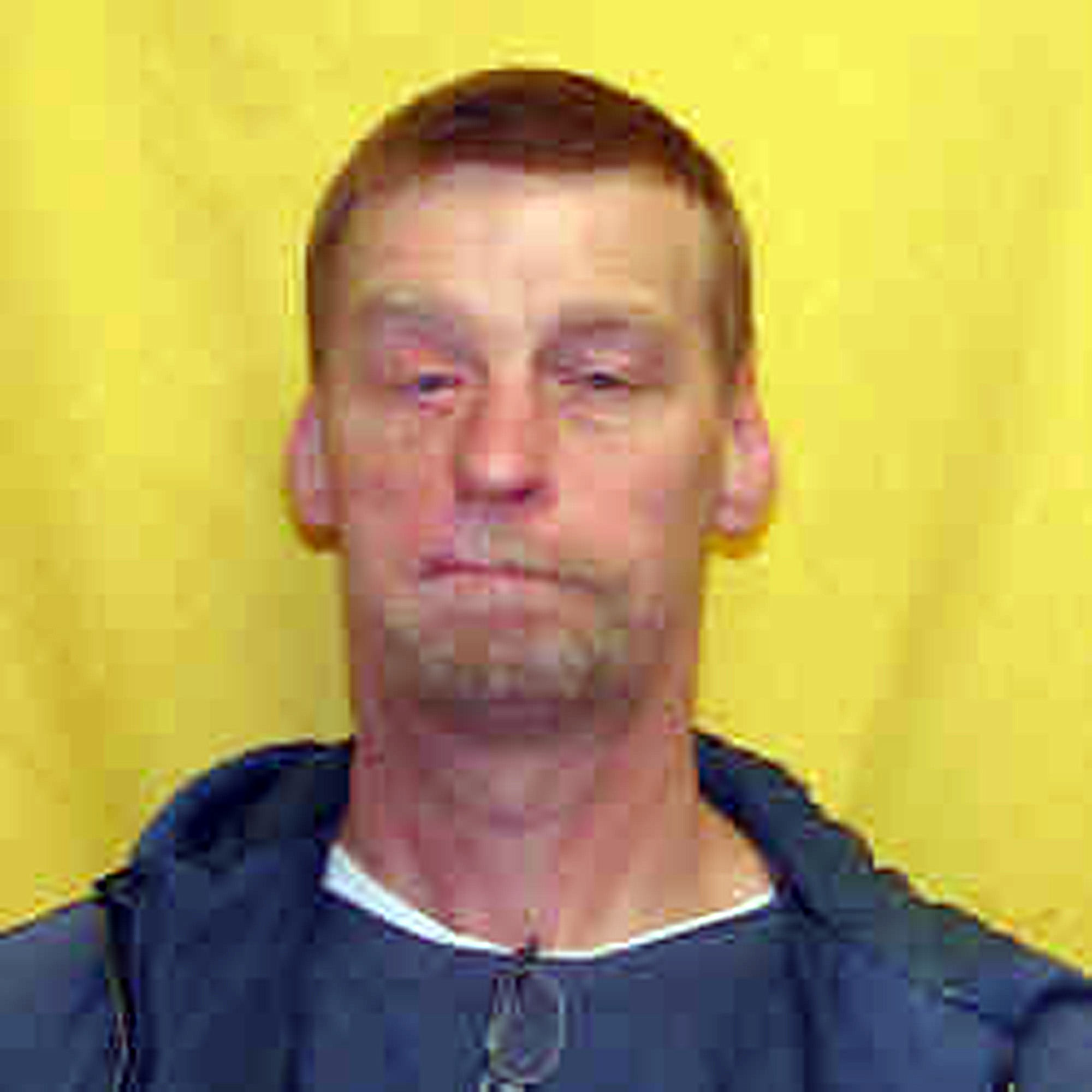 Ohio store: Escaped inmate used phone, was tackled