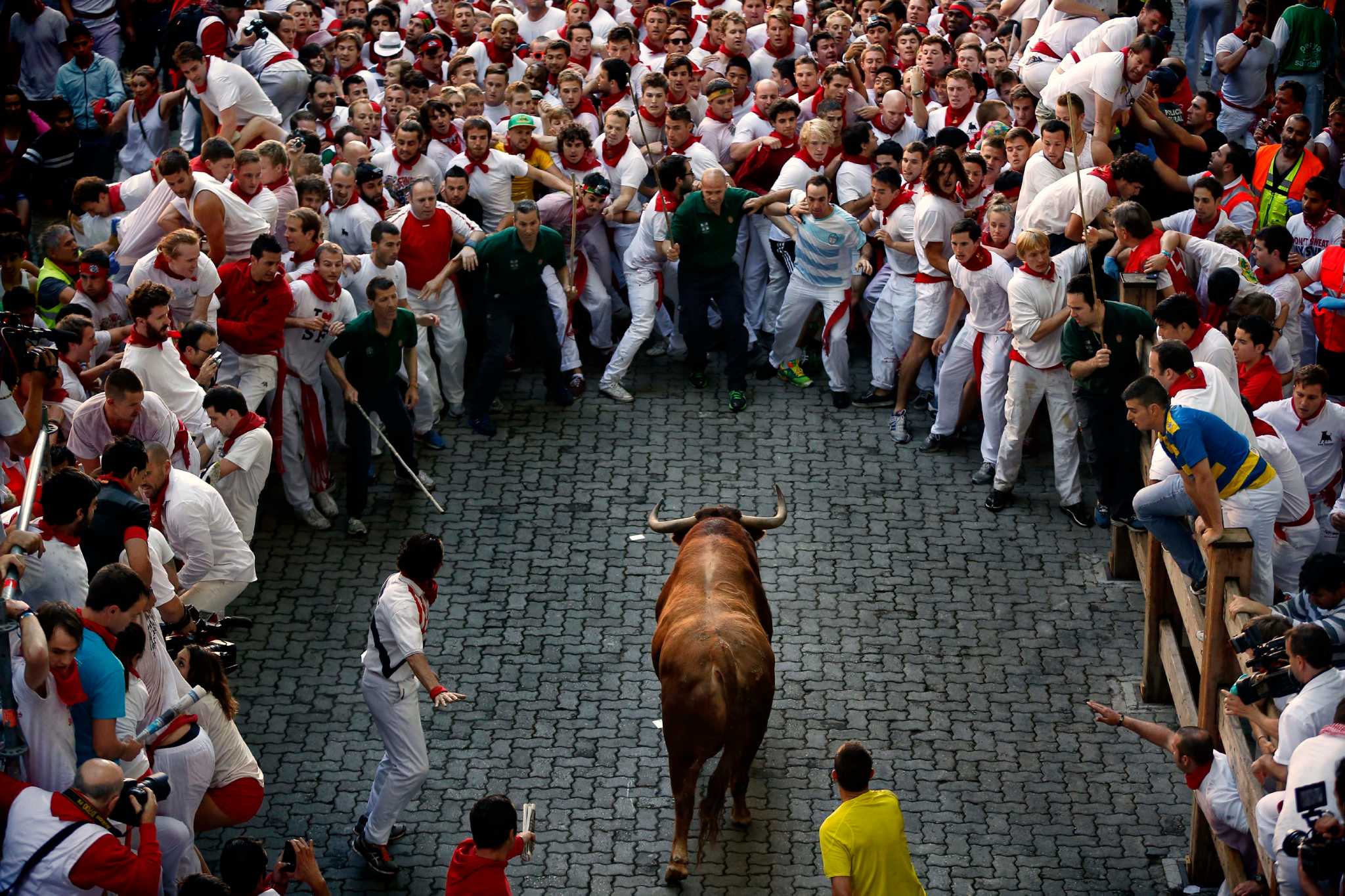 Two hurt in first day of Spain bull running