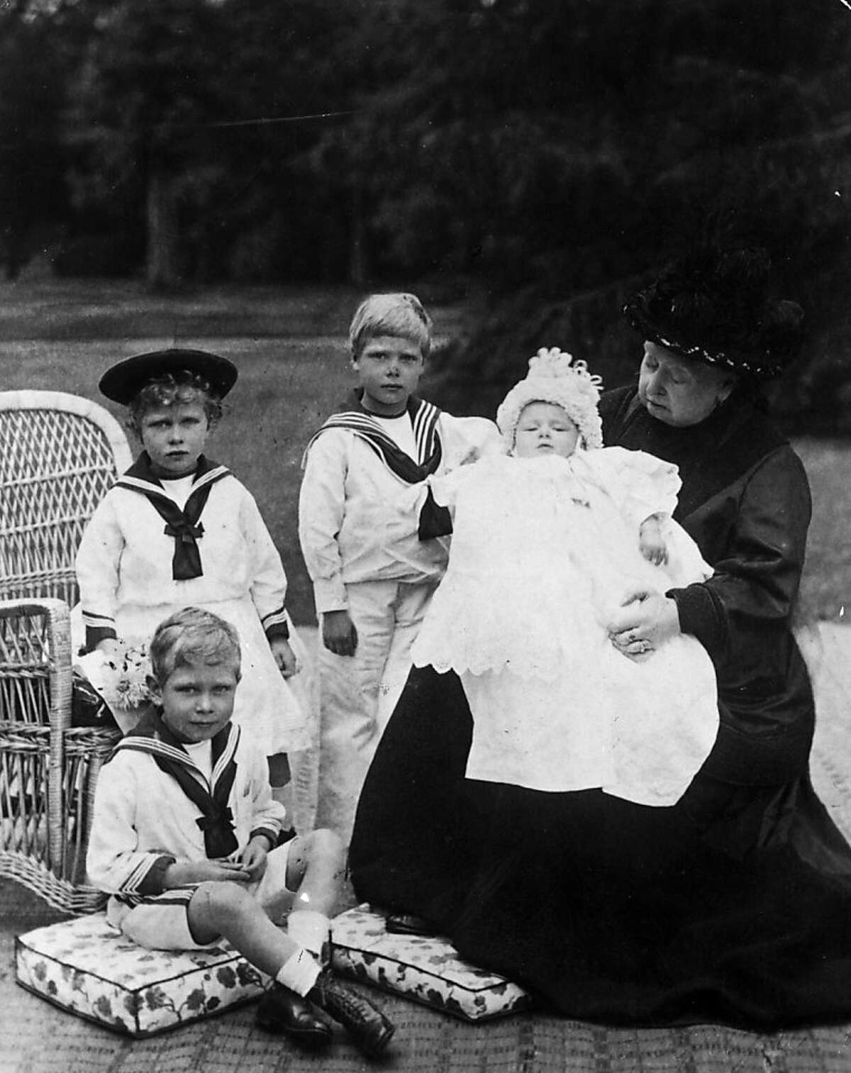 A photo history of royal babies