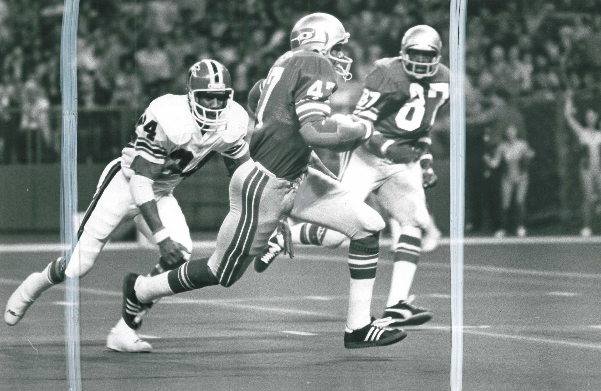 Seahwaks fullback Don Testerman looks for room to run in 1976