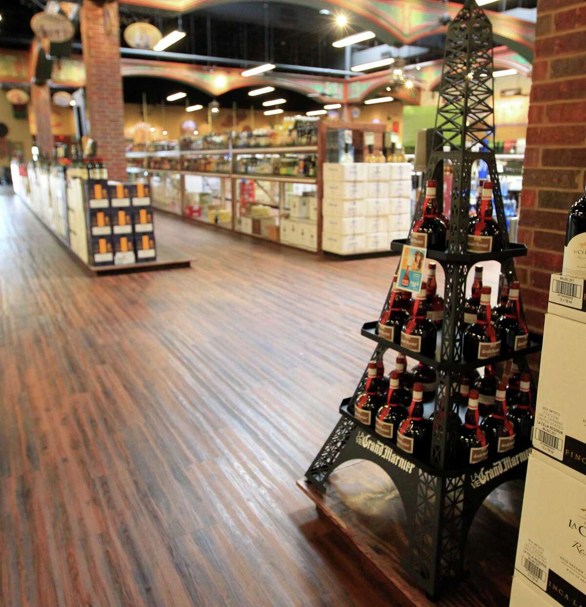 Liquor store chains do battle