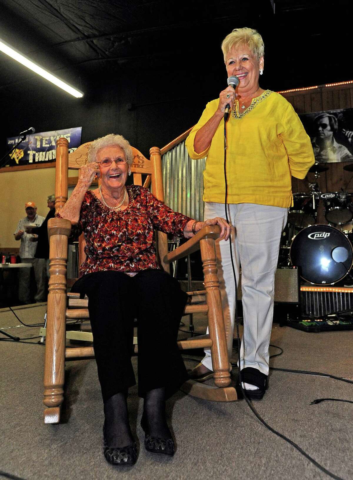 Southeast Texans pay tribute to Jones