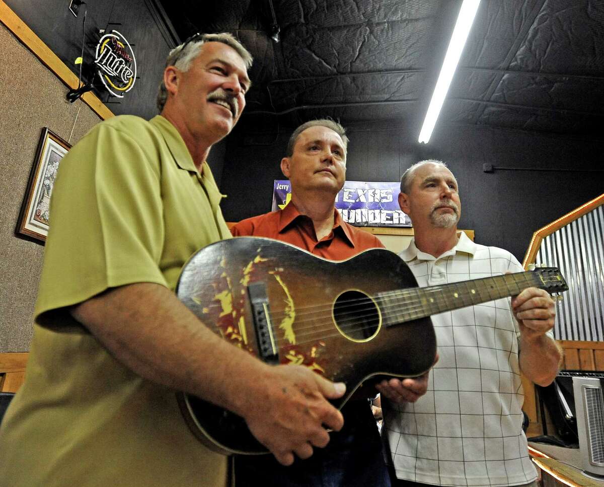 Southeast Texans pay tribute to Jones