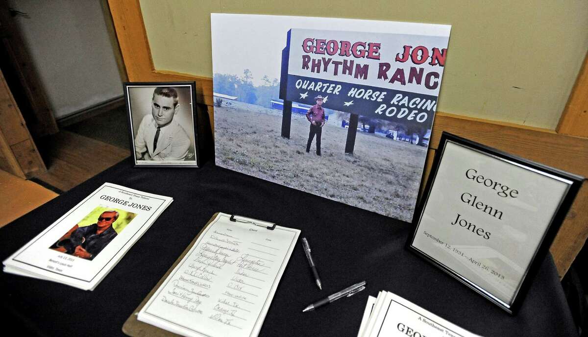 Southeast Texans pay tribute to Jones