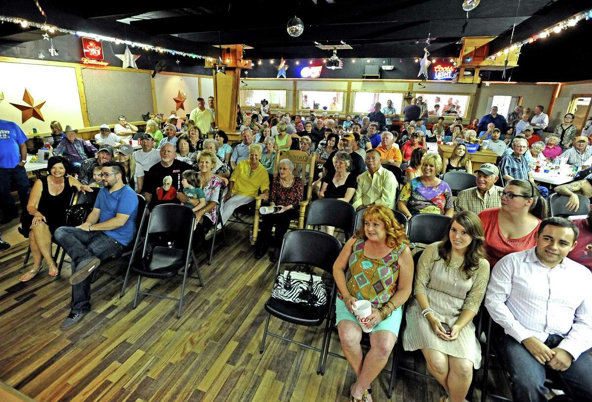 Southeast Texans pay tribute to Jones