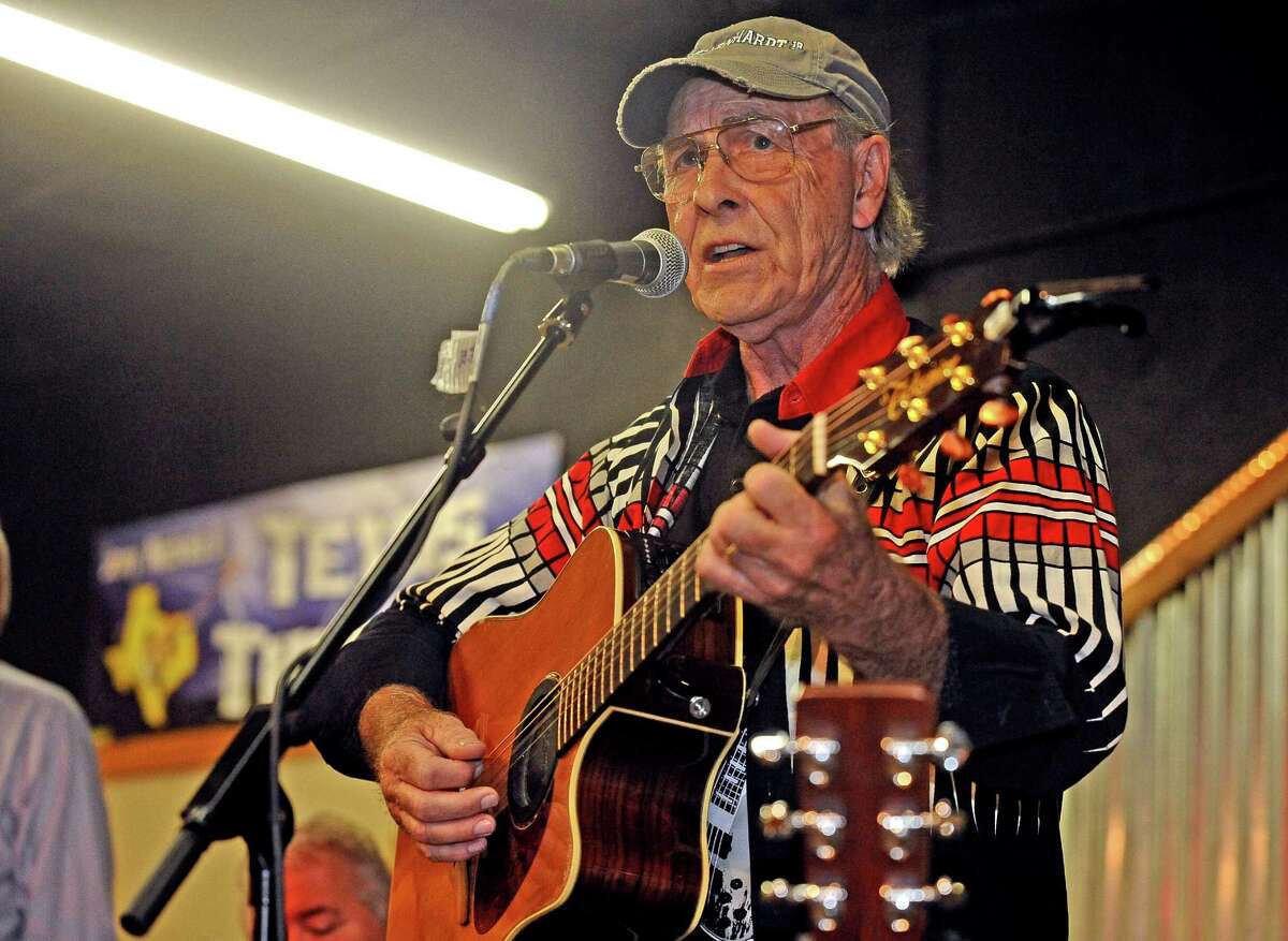 Southeast Texans pay tribute to Jones