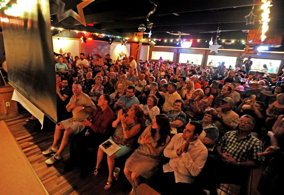 Southeast Texans pay tribute to Jones