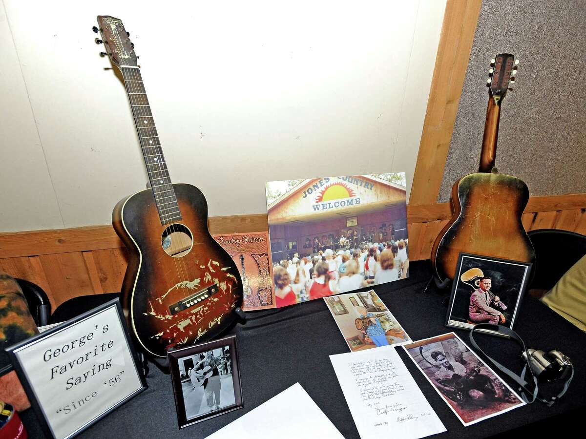 Southeast Texans pay tribute to Jones