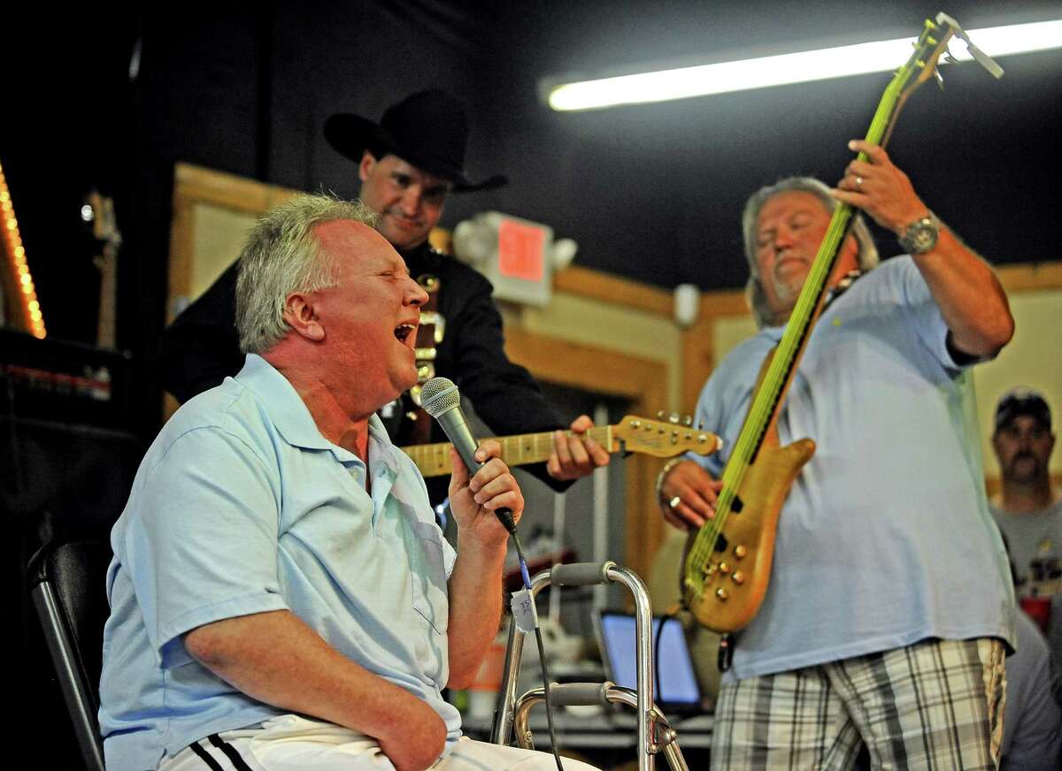 Southeast Texans pay tribute to Jones