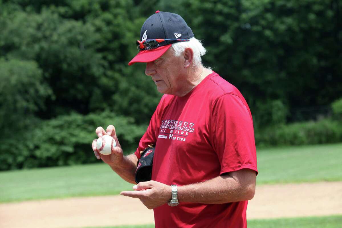 Phil Niekro still in love with knuckleball