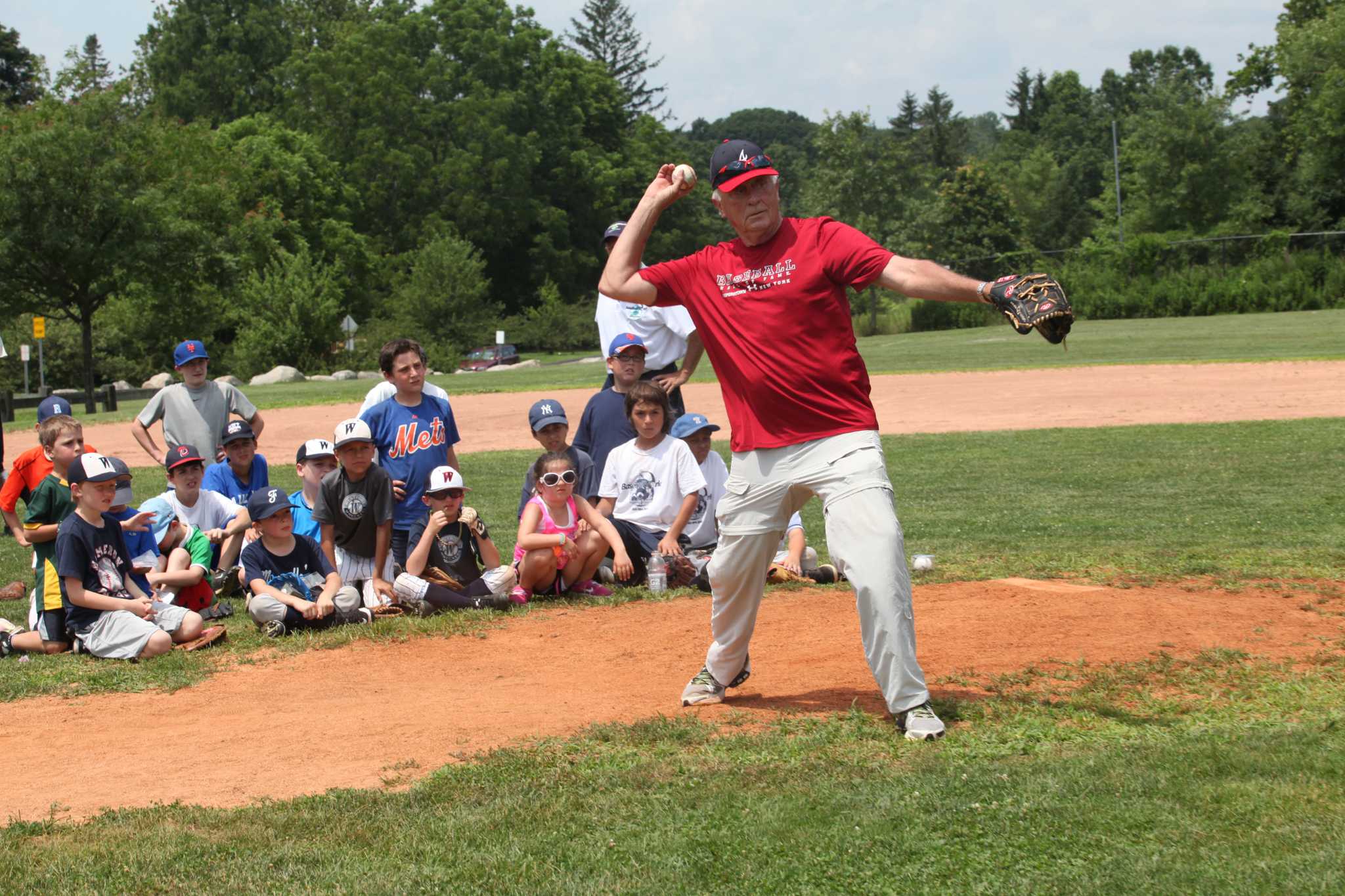 Phil Niekro still in love with knuckleball