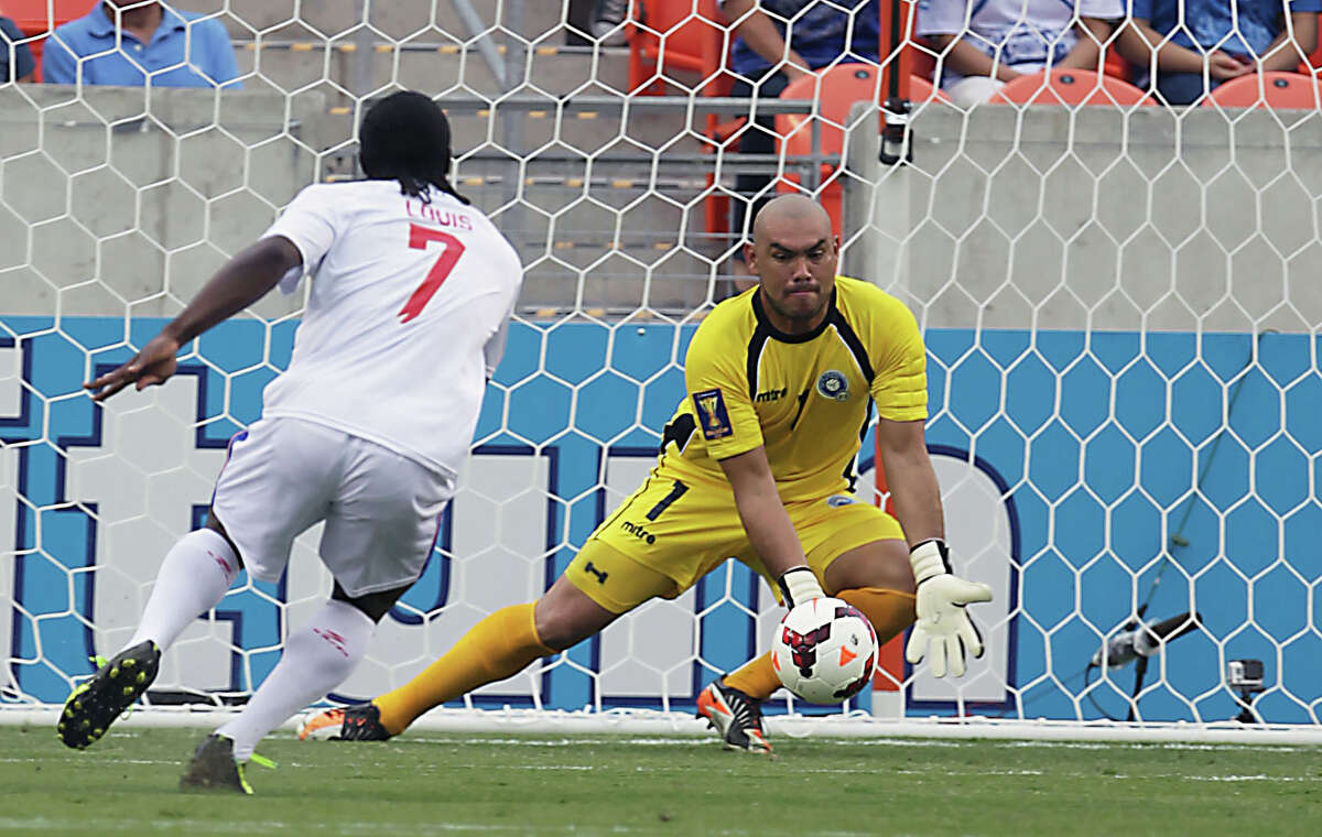 El Salvador tops Haiti, advances in Gold Cup
