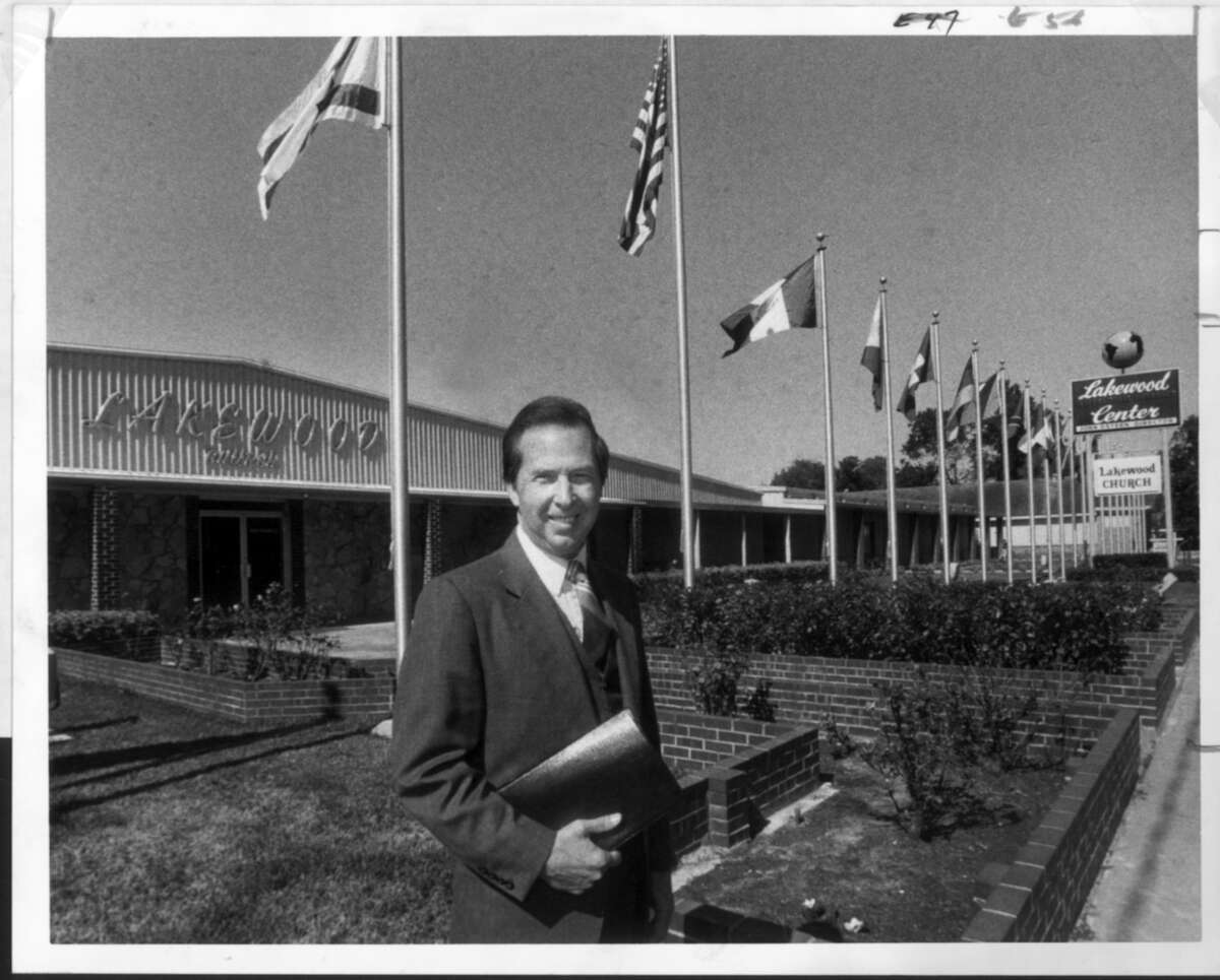 8 years ago today: Lakewood Church moves into Compaq Center