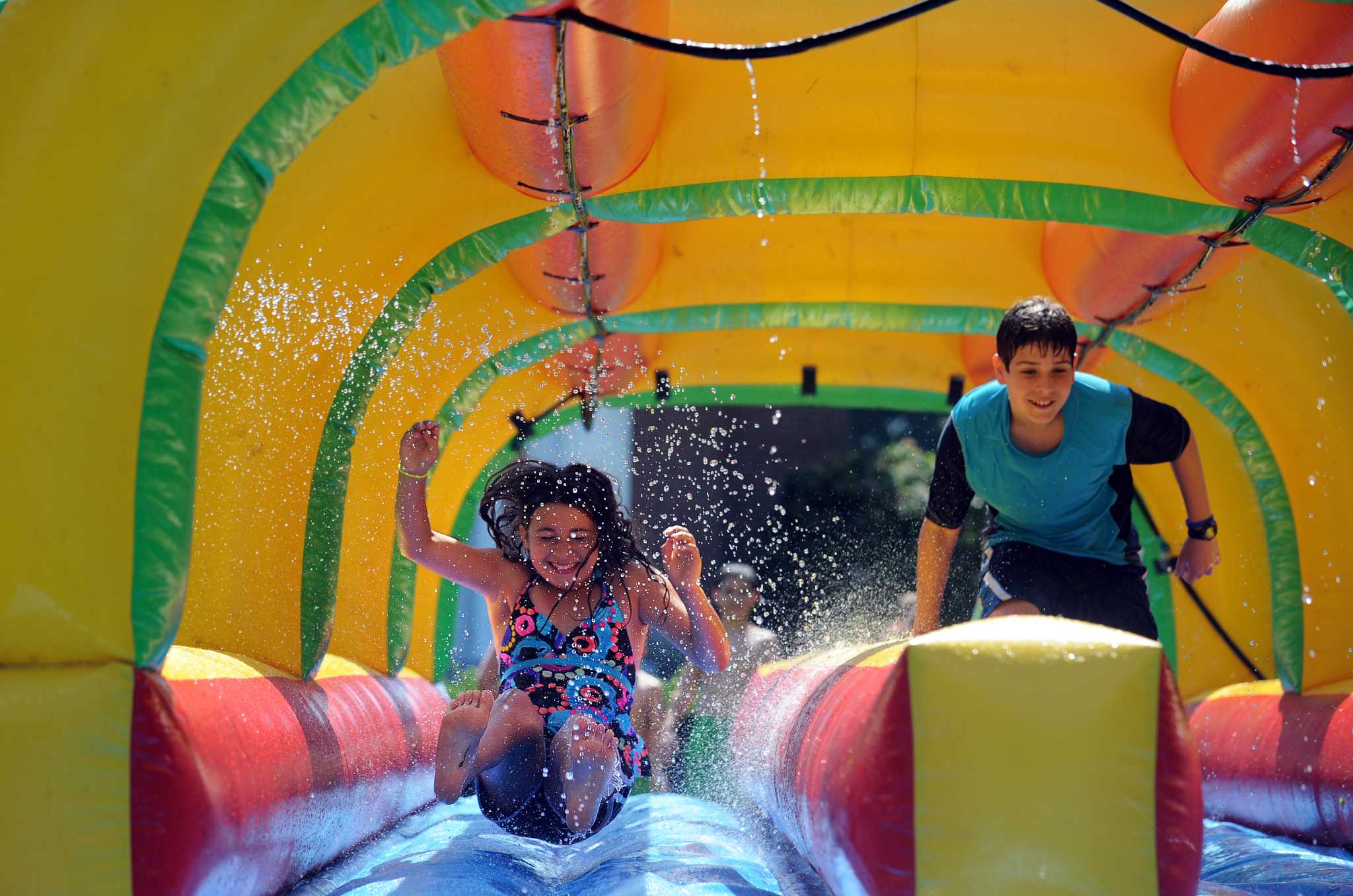 greenwich-residents-try-to-keep-cool