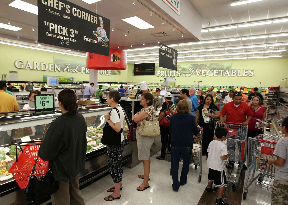 Customers line up at the chef's station during the grand opening of the Fiesta Market Place in the Sugar Land area on U.S. 59. The station offers breakfast, lunch and dinner items as well as a hot food bar and sushi. ON THE Southwest Freeway, Wednesday, July 17, 2013, in Houston. This new Fiesta Market Place in Sugar Creek will offer a number of firsts for a Fiesta store.( Karen Warren / Houston Chronicle )
