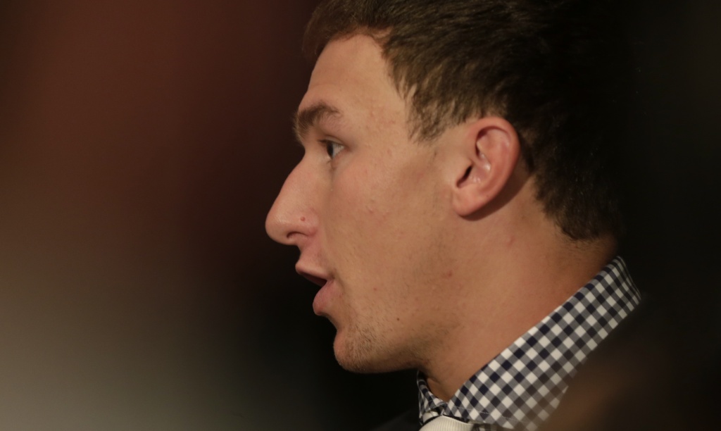 Johnny Manziel wears Tim Tebow jersey to Texas frat party 