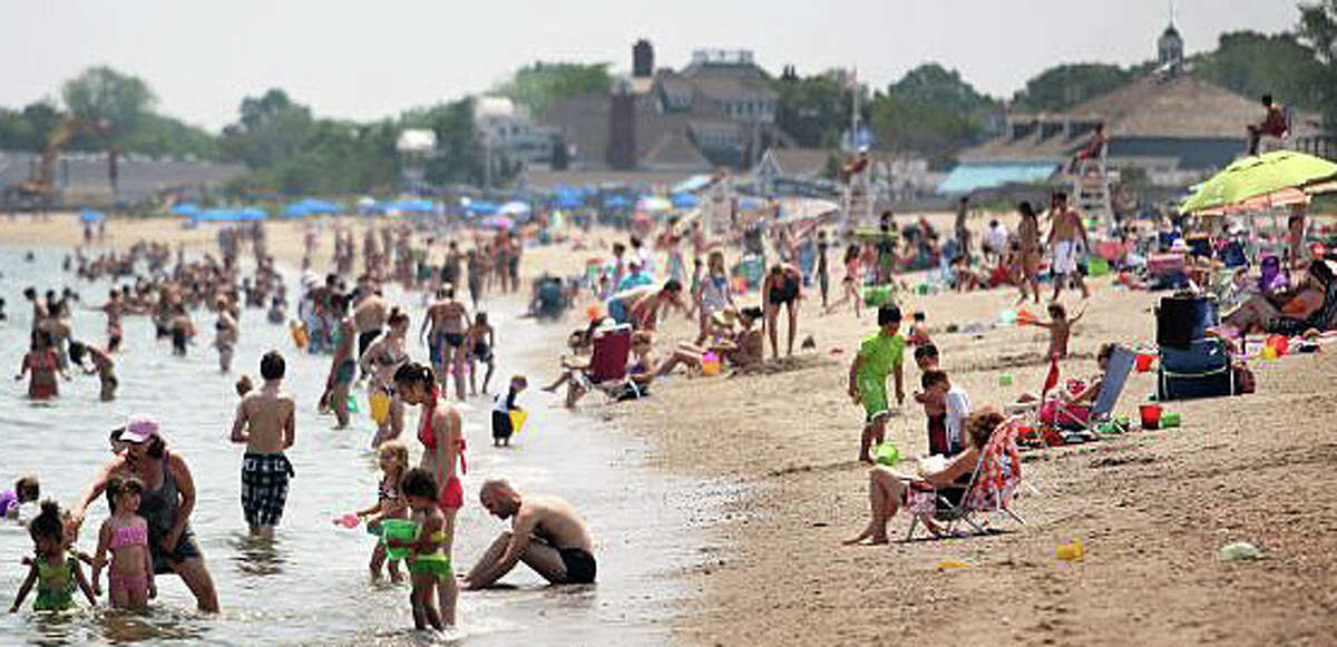 Beaches across southwestern should be jammed again today as people seek relief from an ongoing heat wave, which is not expected to break its sweltering grip on the region until late Saturday.