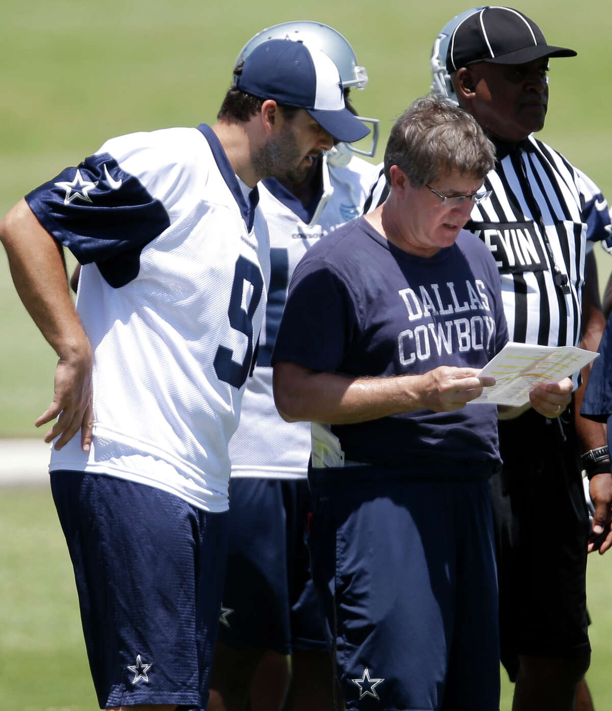 Jones, Garrett never considered benching an off Prescott with Romo