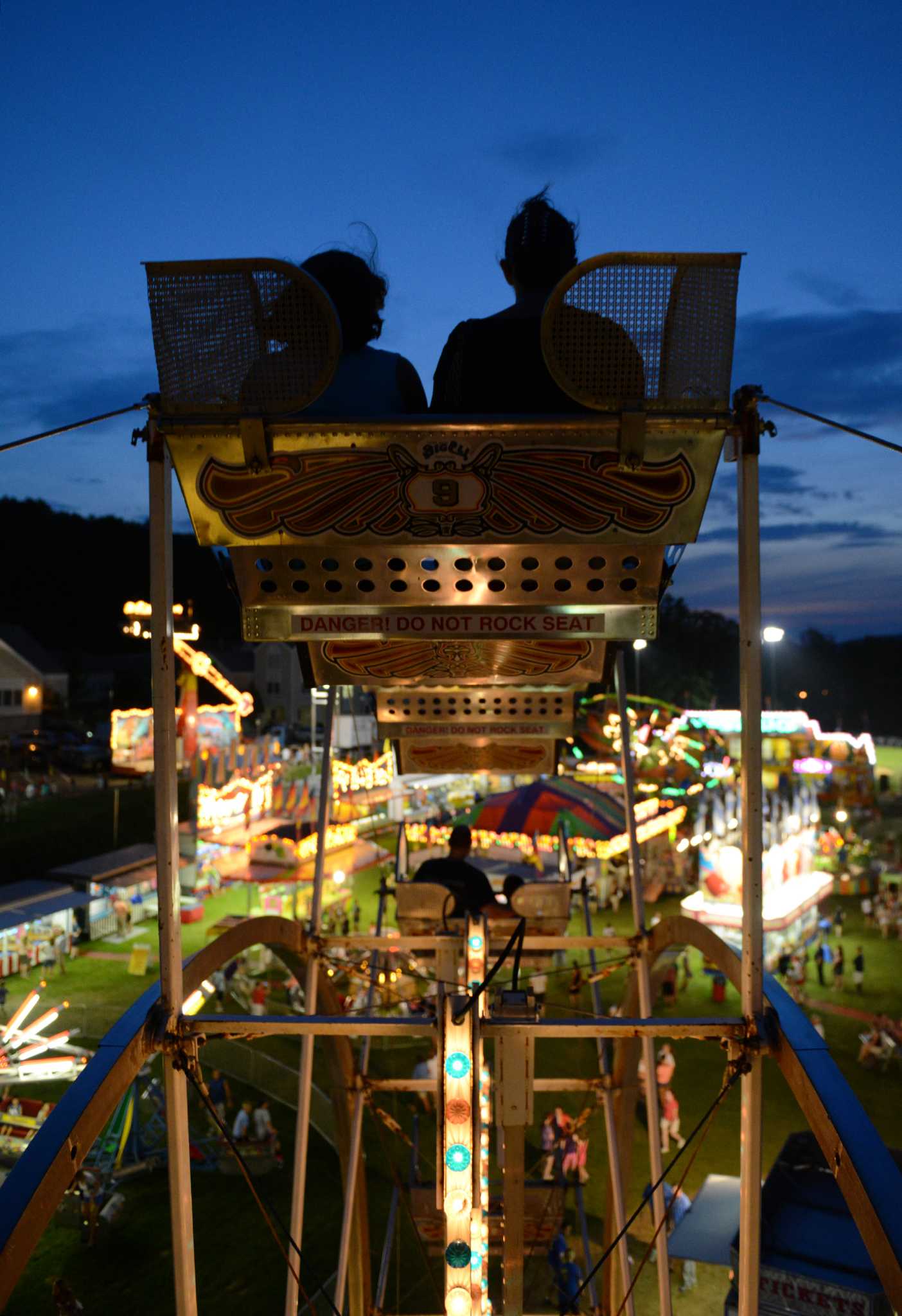 'Olde Tyme' carnival lights up New Fairfield