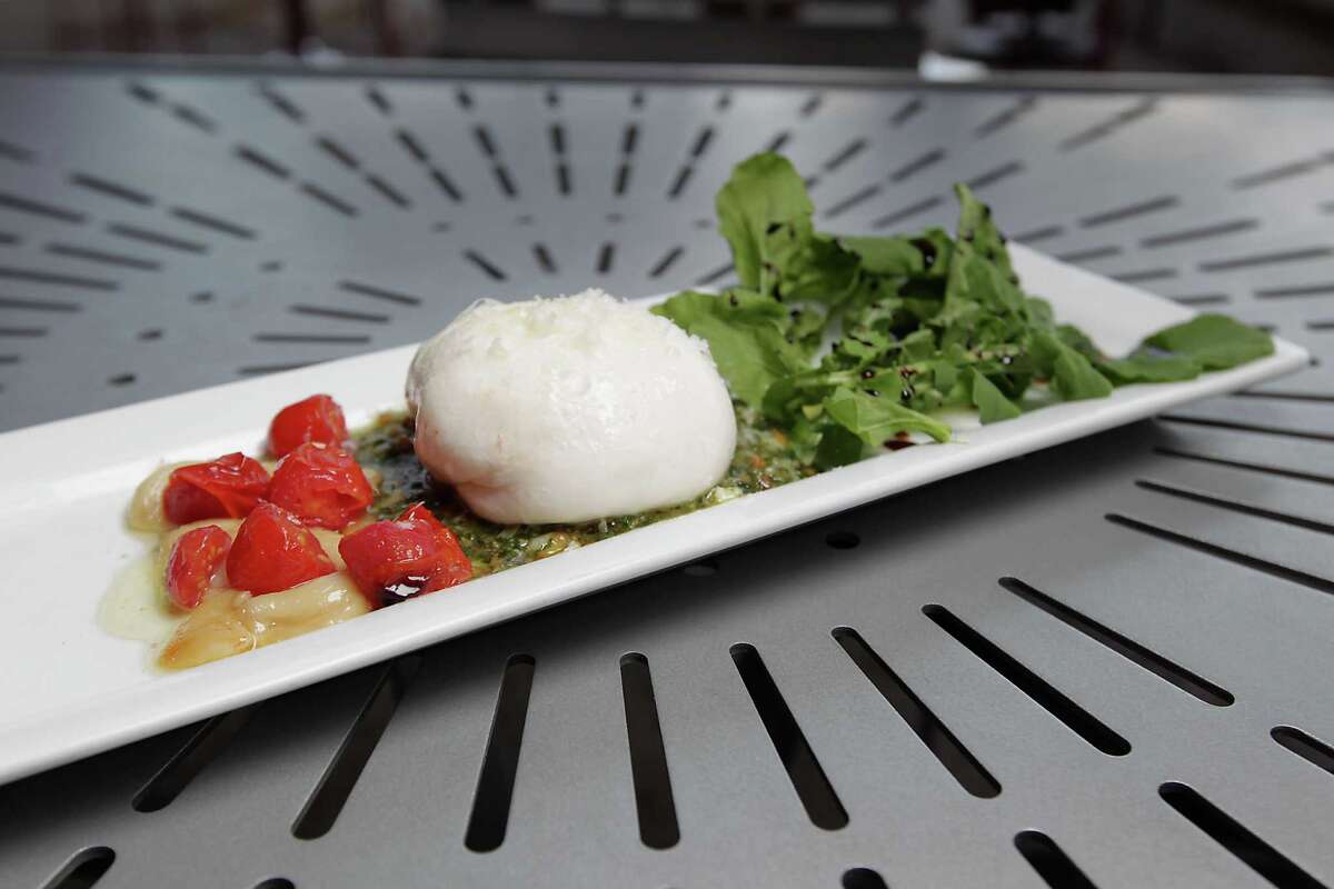 Crust is the thing at Pizzeria Solario