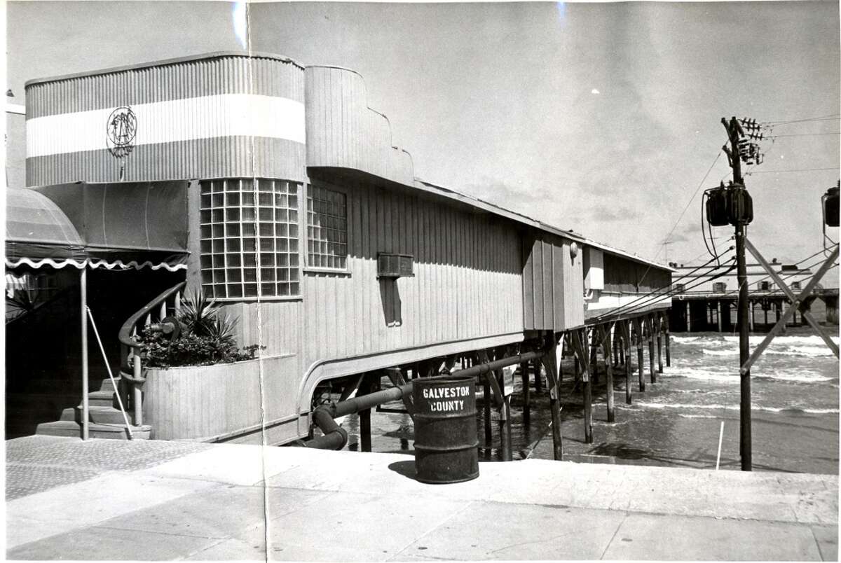 06/10/1957 - The Balinese Room at 2107 Seawall Blvd, Galveston. Owen Johnson / Houston Post