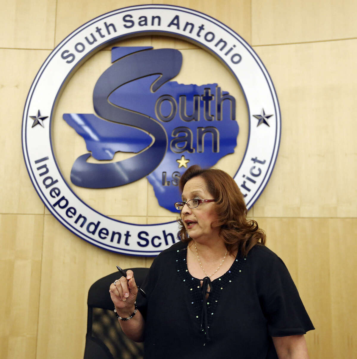 A reader, recounting the actions of South San Antonio Independent School District board President Rose Marie Martinez and others, cites 40 years of problems.