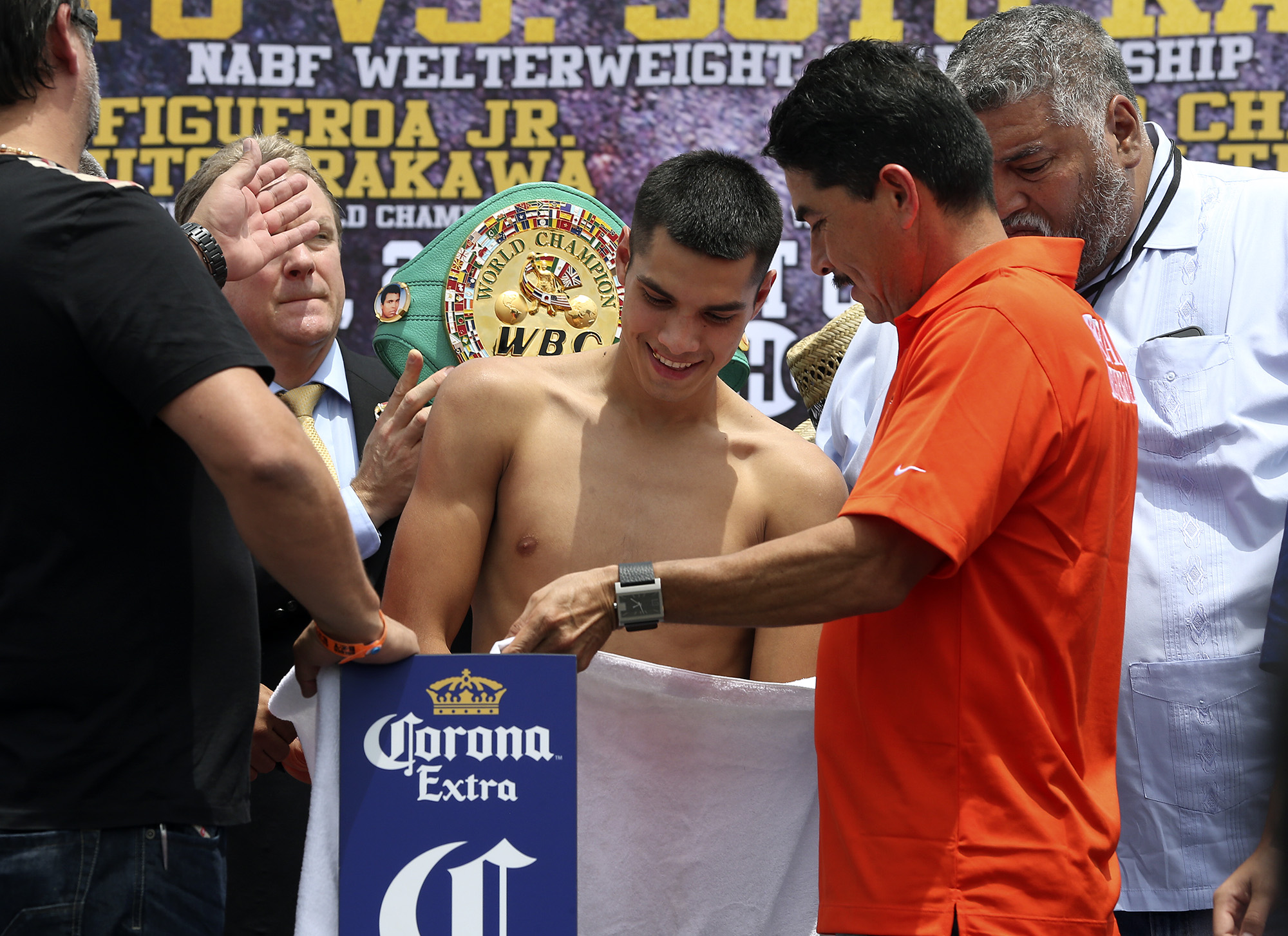 Baby-faced puncher Figueroa looking to continue KO streak