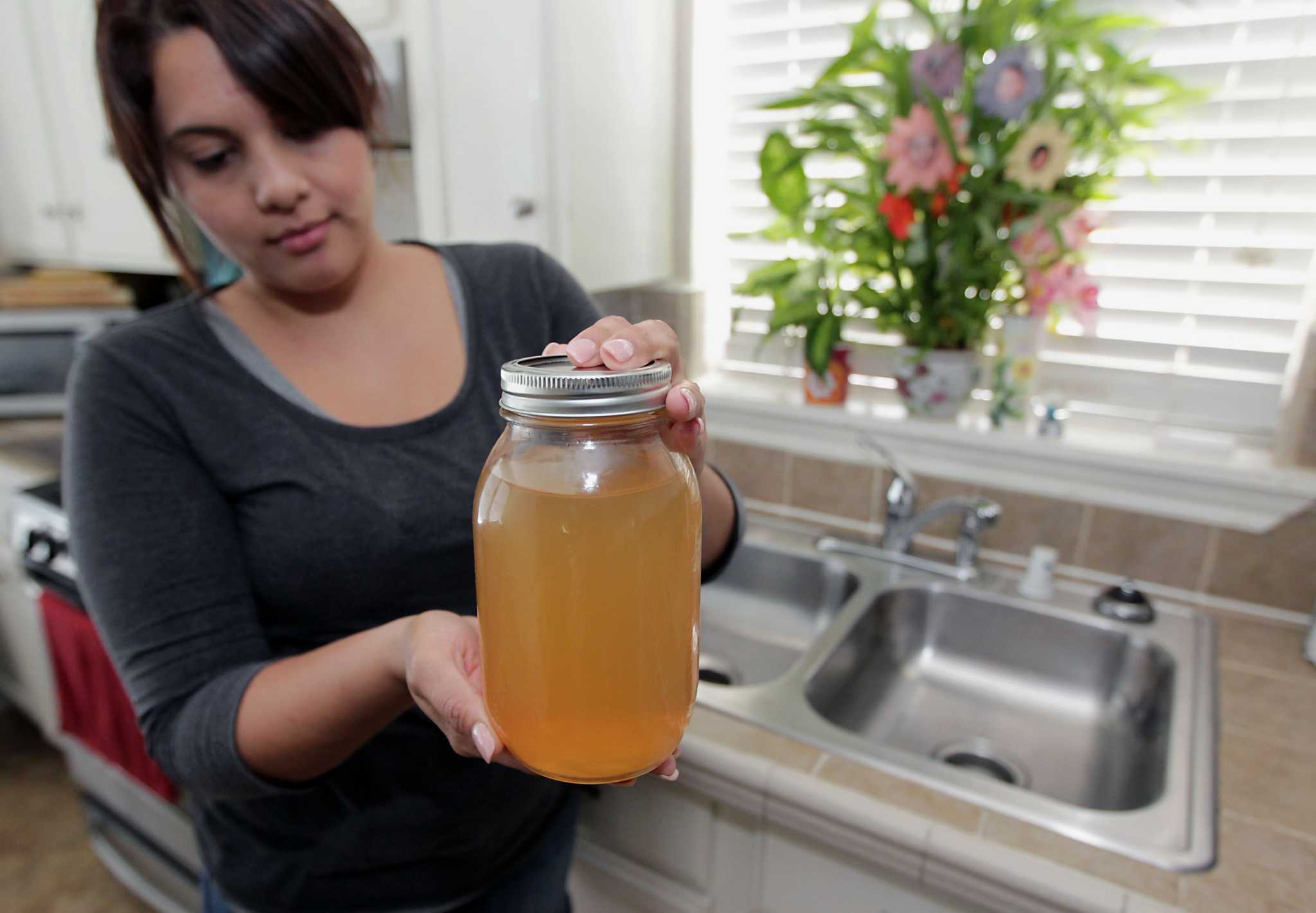 Water pipes keep bursting in Houston neighborhood