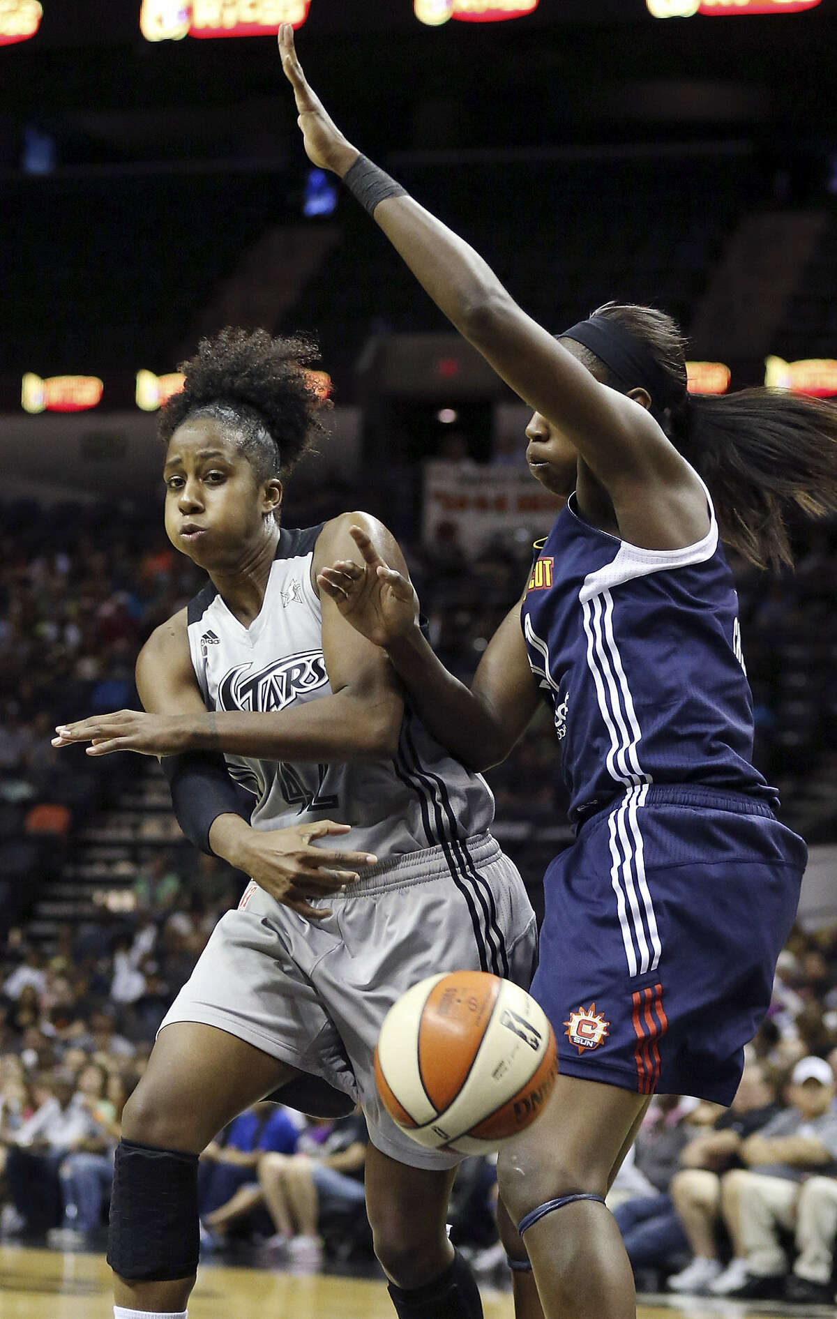 Shenise Johnson (left) and the Silver Stars have won two in a row after a four-game skid.