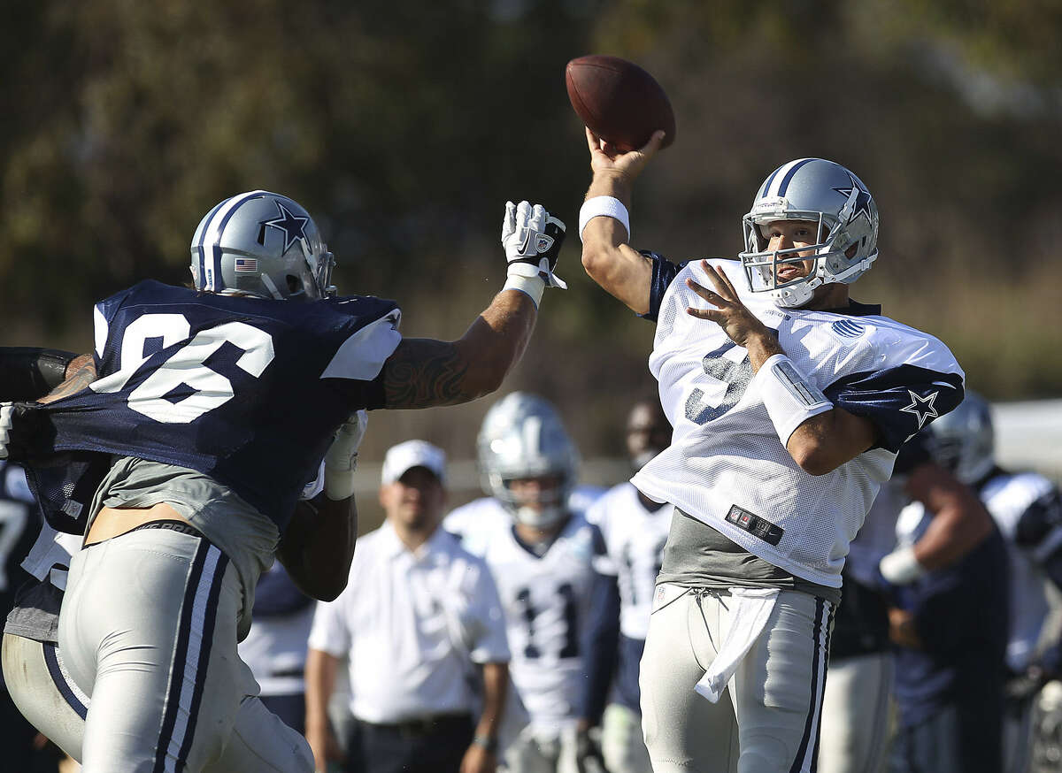 Tony Romo To Hold Youth Football Camp