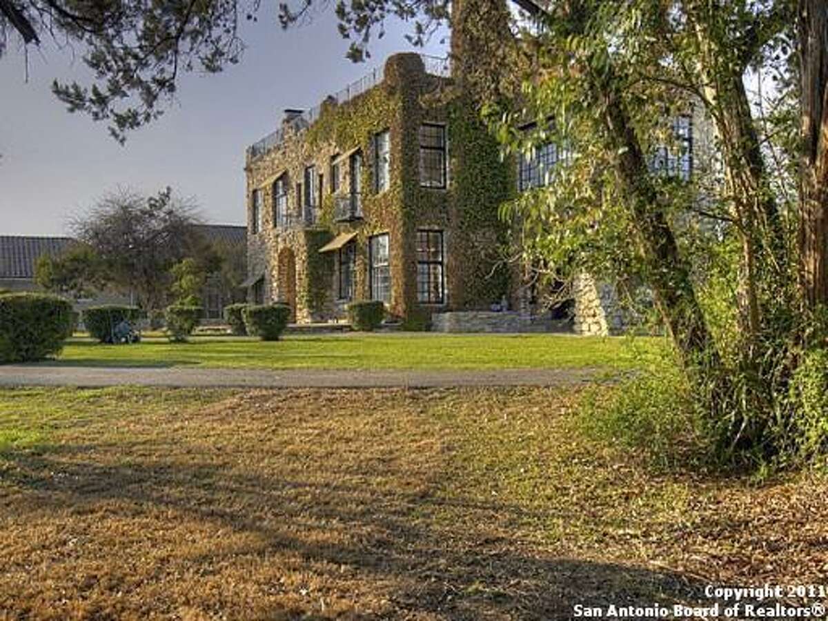 Historic Kerrville home overlooks Guadalupe River