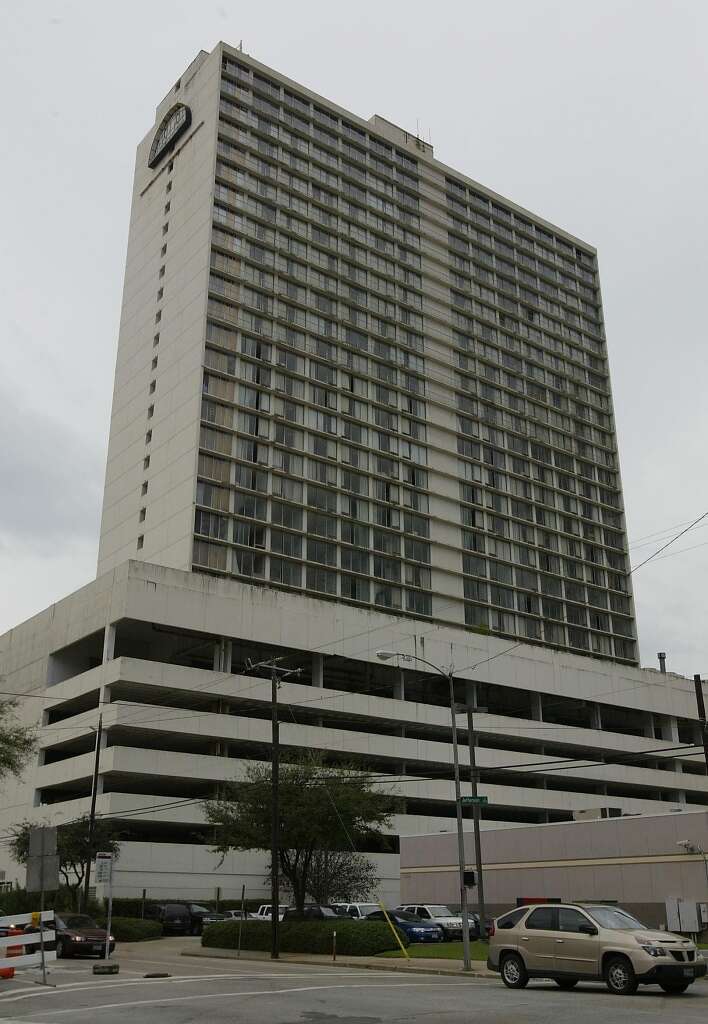 Abandoned Downtown Houston Hotel Makes Another Run At New Life The Former Days Inn Hotel At 801 St Joseph Parkway Oct 29 2004