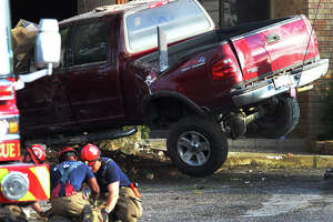 Wreck triggers gas leak on North Side