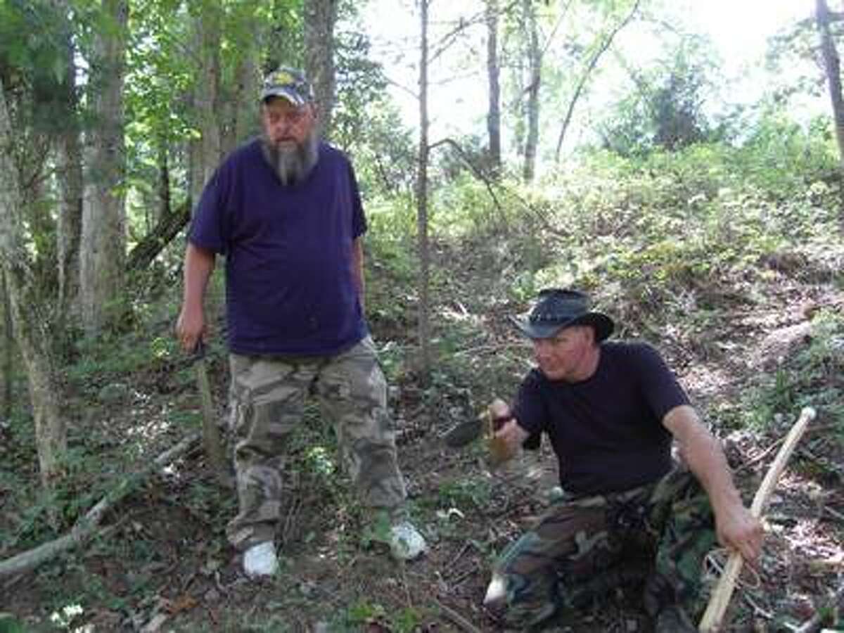 'Turtleman' saves beauty salon from wildlife invasion