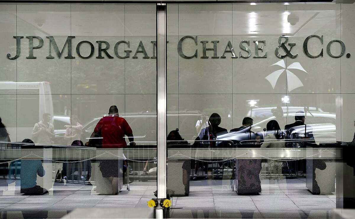 (FILES)Media are reflected in the glass at the entrance to the JP Morgan Chase World Headquarters on Park Avenue in this July 13, 2012 file photo in New York. Banking giant JPMorgan Chase agreed to pay a $410 million settlement to resolve US charges that it manipulated power prices in California and the Midwest, the bank and regulators said July 29, 2013. JPMorgan will pay a civil penalty of $285 million to the US Treasury and disgorge $125 million in unjust profits, the Federal Energy Regulatory Commission said in a statement. The bank did not admit or deny the allegations. AFP PHOTO/TIMOTHY A. CLARY / FILESTIMOTHY A. CLARY/AFP/Getty Images