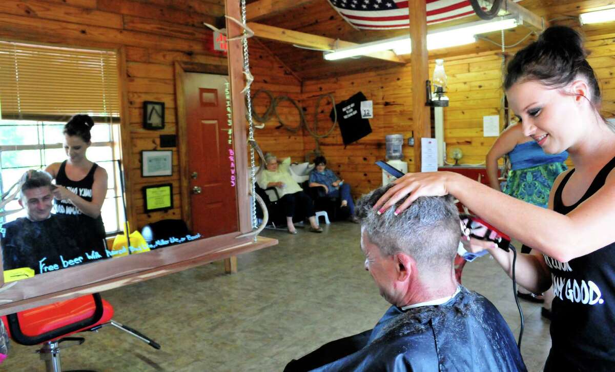 offers beer or wine while you wait