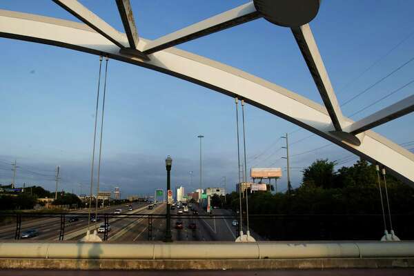 Lights over arch bridges over Southwest Freeway may sparkle again ...