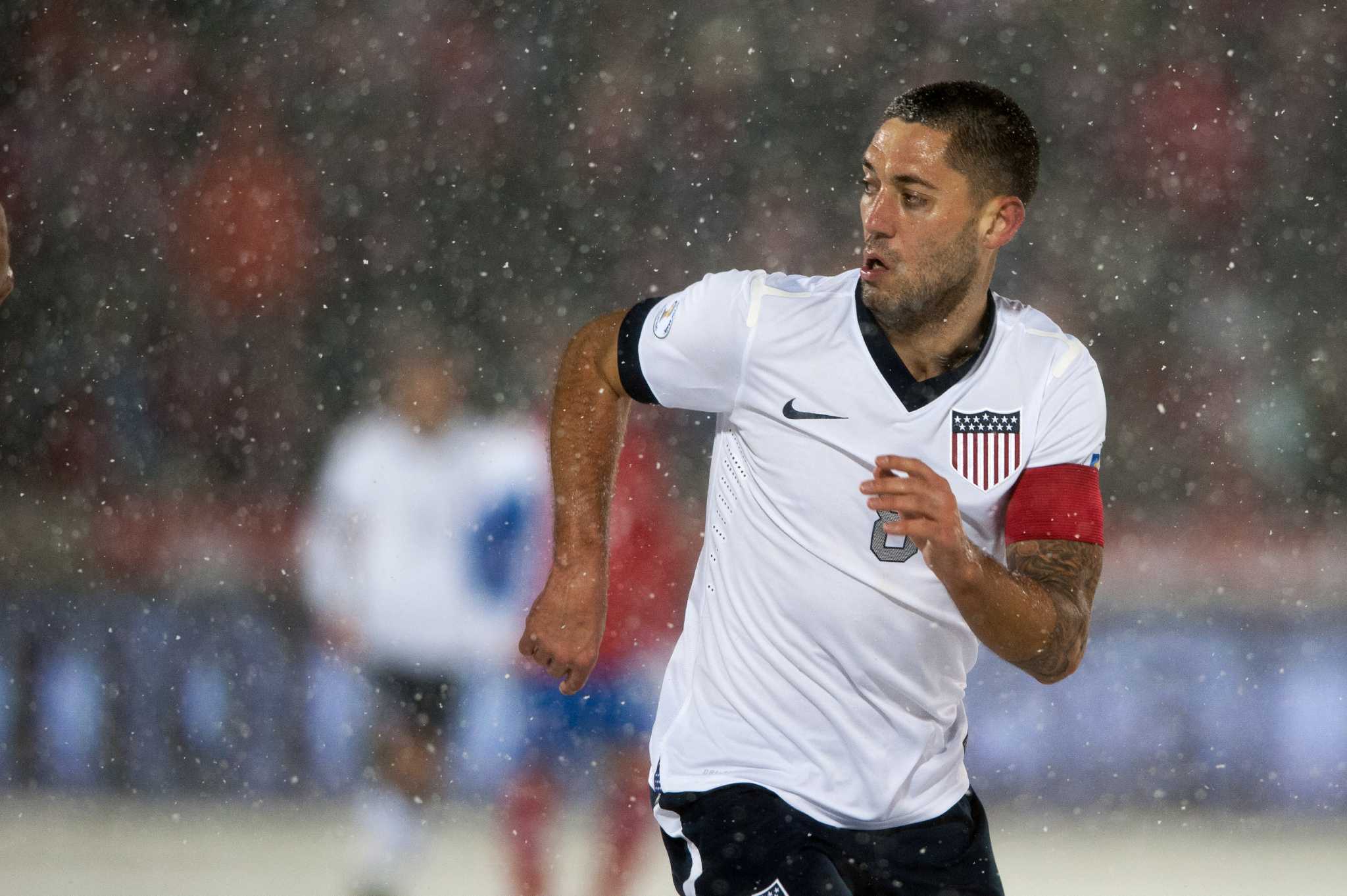 Clint Dempsey #23 Fulham  Soccer shop, Soccer kits, Soccer jersey