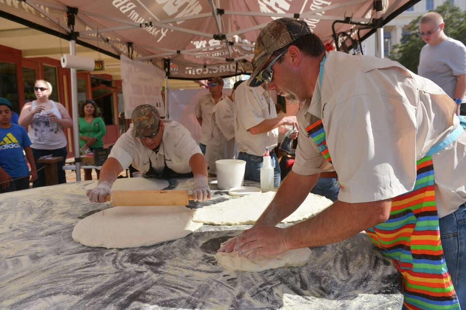 Guinness World Record attempt: 'Largest commercially available' pizza
