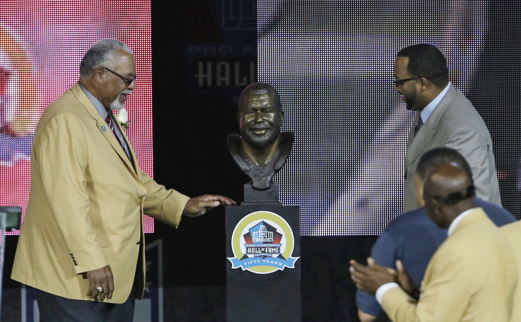 Football Hall of Fame inductees include Parcells, Carter, Sapp