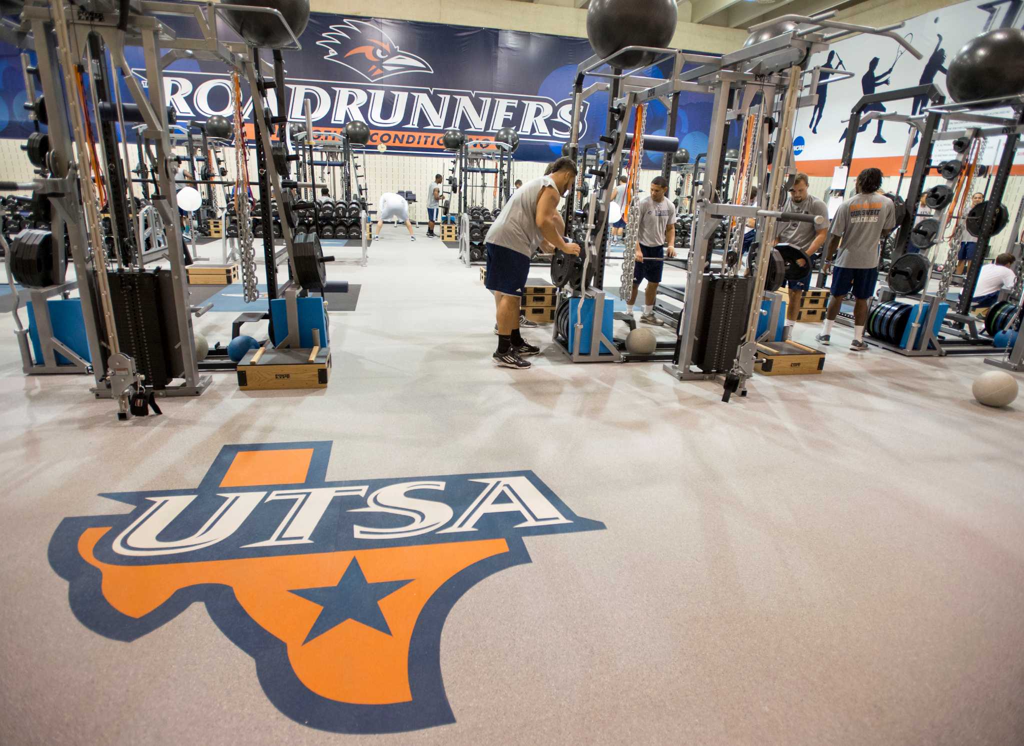 Inside UTSA football's weight training facility