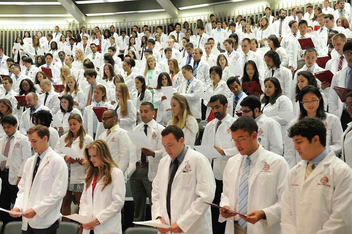 Photos: White Coat Ceremony For Future Doctors