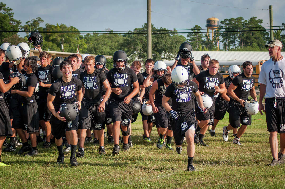 Gallery Vidor Pirates run offense on first practice day