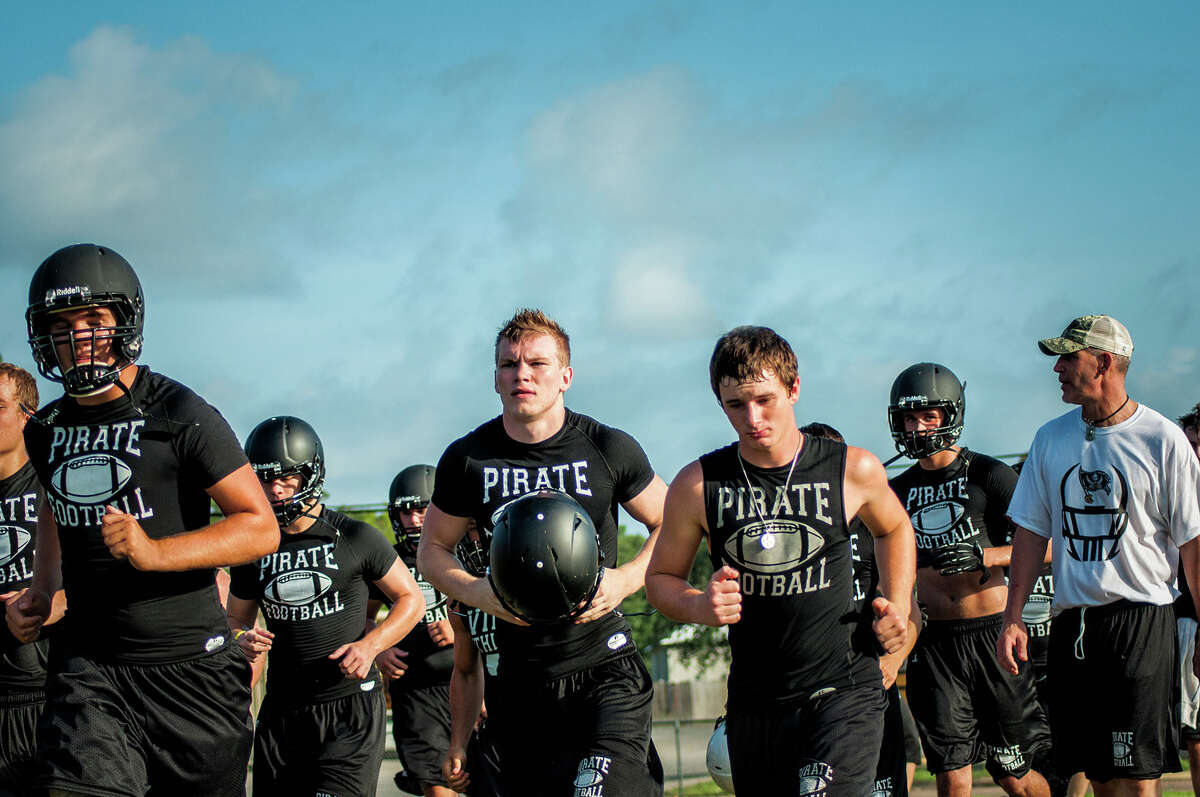 Gallery Vidor Pirates run offense on first practice day
