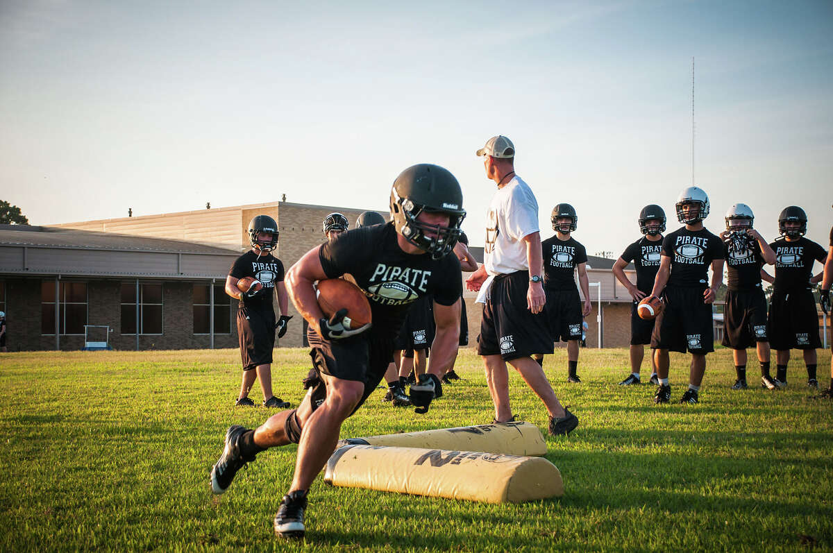 Gallery Vidor Pirates run offense on first practice day